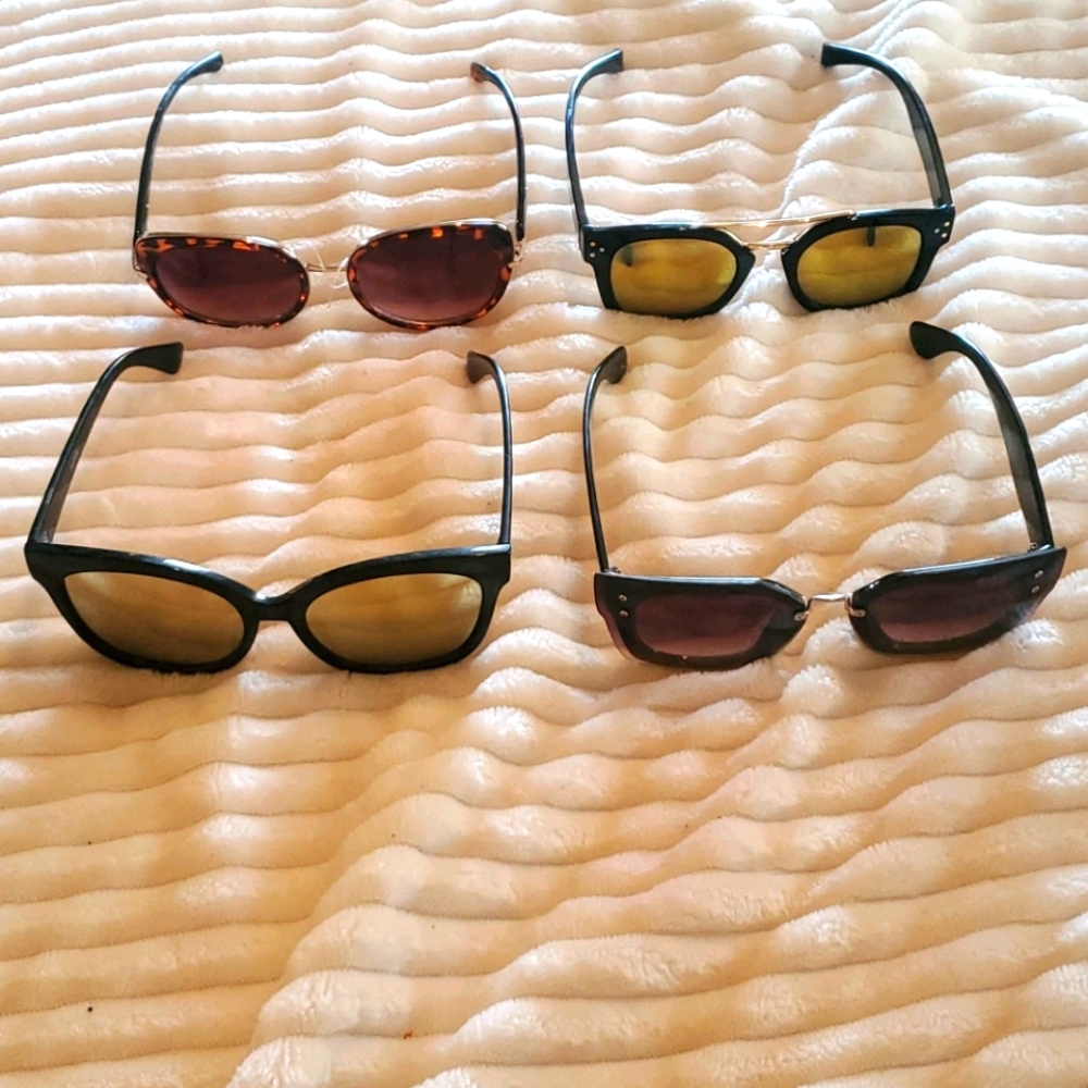 Bundle Set of 4 Sunglasses 🕶😎